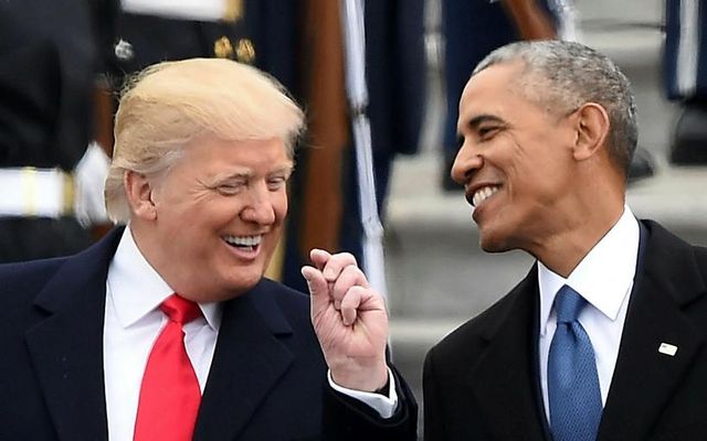 Donald Trump og Barack Obama saman á tröppum þinghússins eftir að sá fyrrnefndi tók við …
