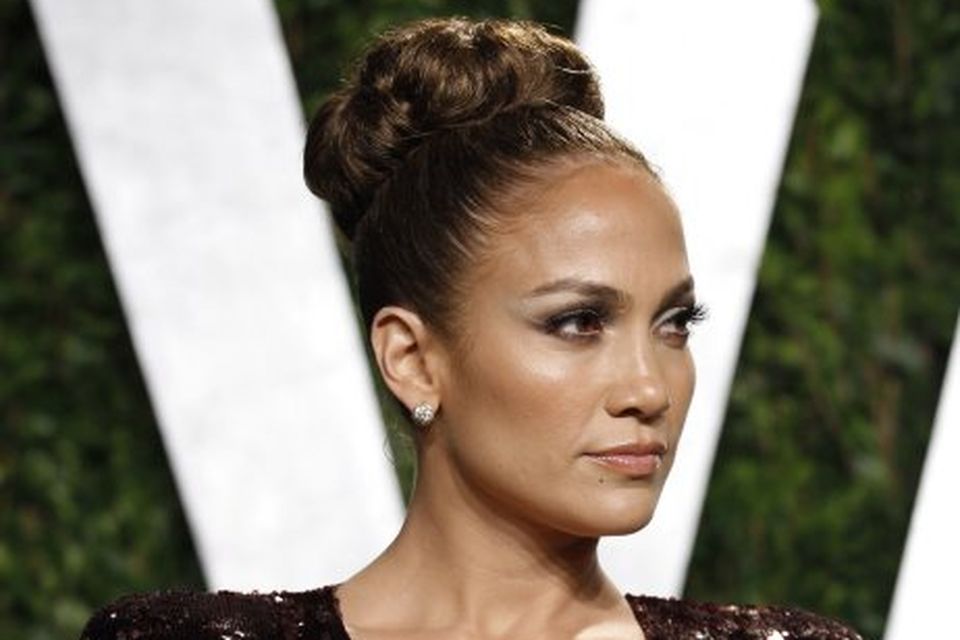 Jennifer Lopez sýnir gjarnan bert hold.