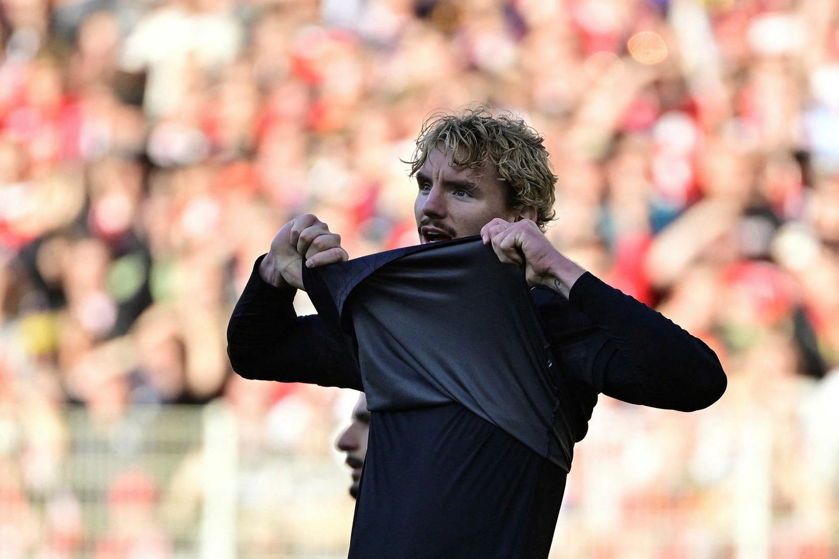 Newcastle kaupir framherja