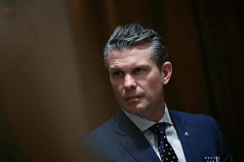 Pete Hegseth varnarmálaráðherra Bandaríkjanna er sagður hafa deilt viðkvæmum upplýsingum um árás hersins á Húta …