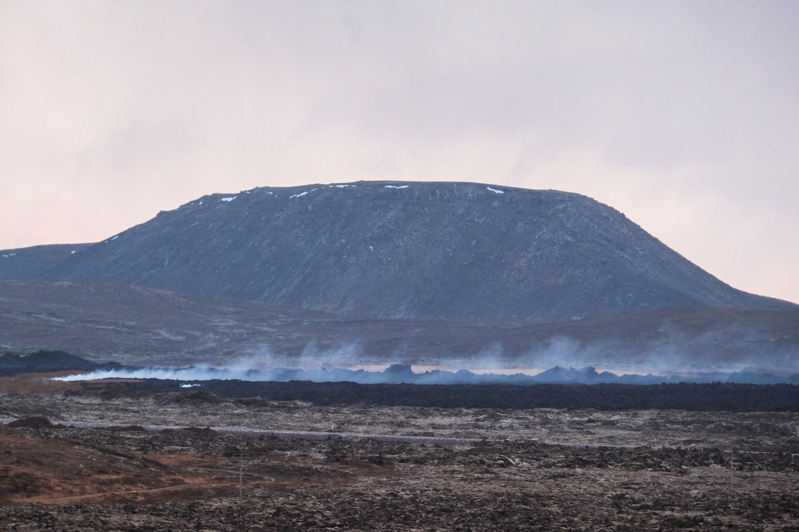 Landris heldur áfram við Svartsengi og í Grindavík.