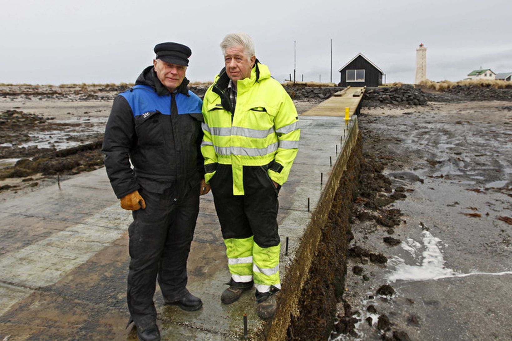 Guðmundur Ásgeirsson og Sveinn Vilberg Garðarsson, bryggjusmiður og starfsmaður Seltjarnarnesbæjar, …