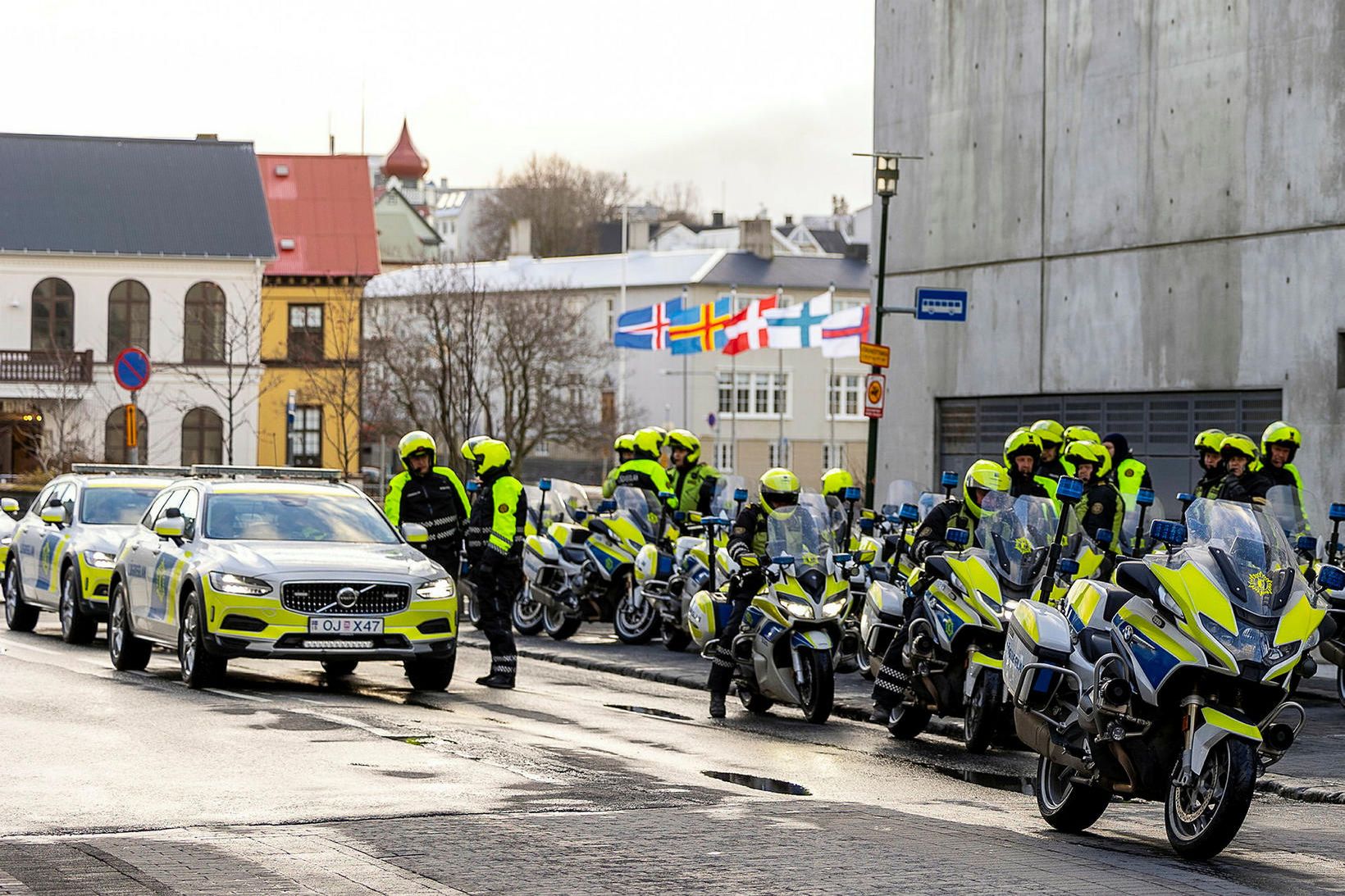 Á fundi lögregluráðs tilkynnti dómsmálaráðherra lögreglustjórum áform sín um að …