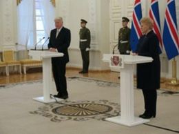 The Icelandic and Lithuanian presidents giving a press conference.