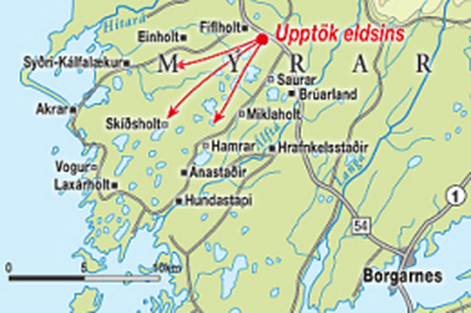 Eldurinn hefur komist yfir Sauraveg og er hvað mestur við …