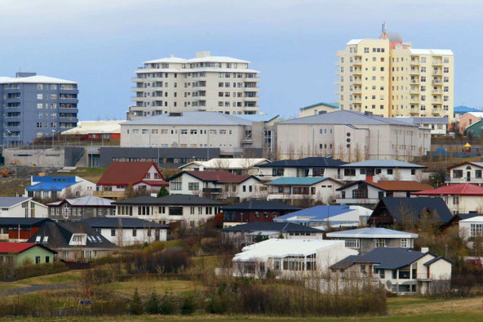 Meðalrýrnun ráðsstöfunartekja heimilanna 2008-2010 var 27%.