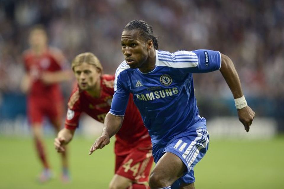 Didier Drogba sækir að marki Bayern.