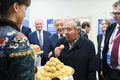 BRICS Antonio Guterres, framkvæmdastjóri Sameinuðu þjóðanna, gæðir sér hér á rússnesku kruðeríi við komuna til Rússlands. Guterres ávarpaði í gær fund BRICS-ríkjanna og fundaði svo í einrúmi með Pútín Rússlandsforseta.