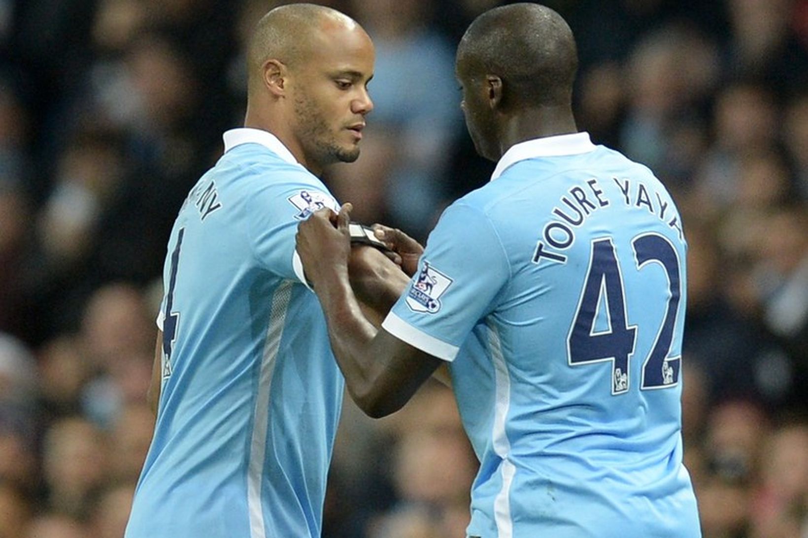 Vincent Kompany og Yaya Toure samherji hans hjá Manchester City.