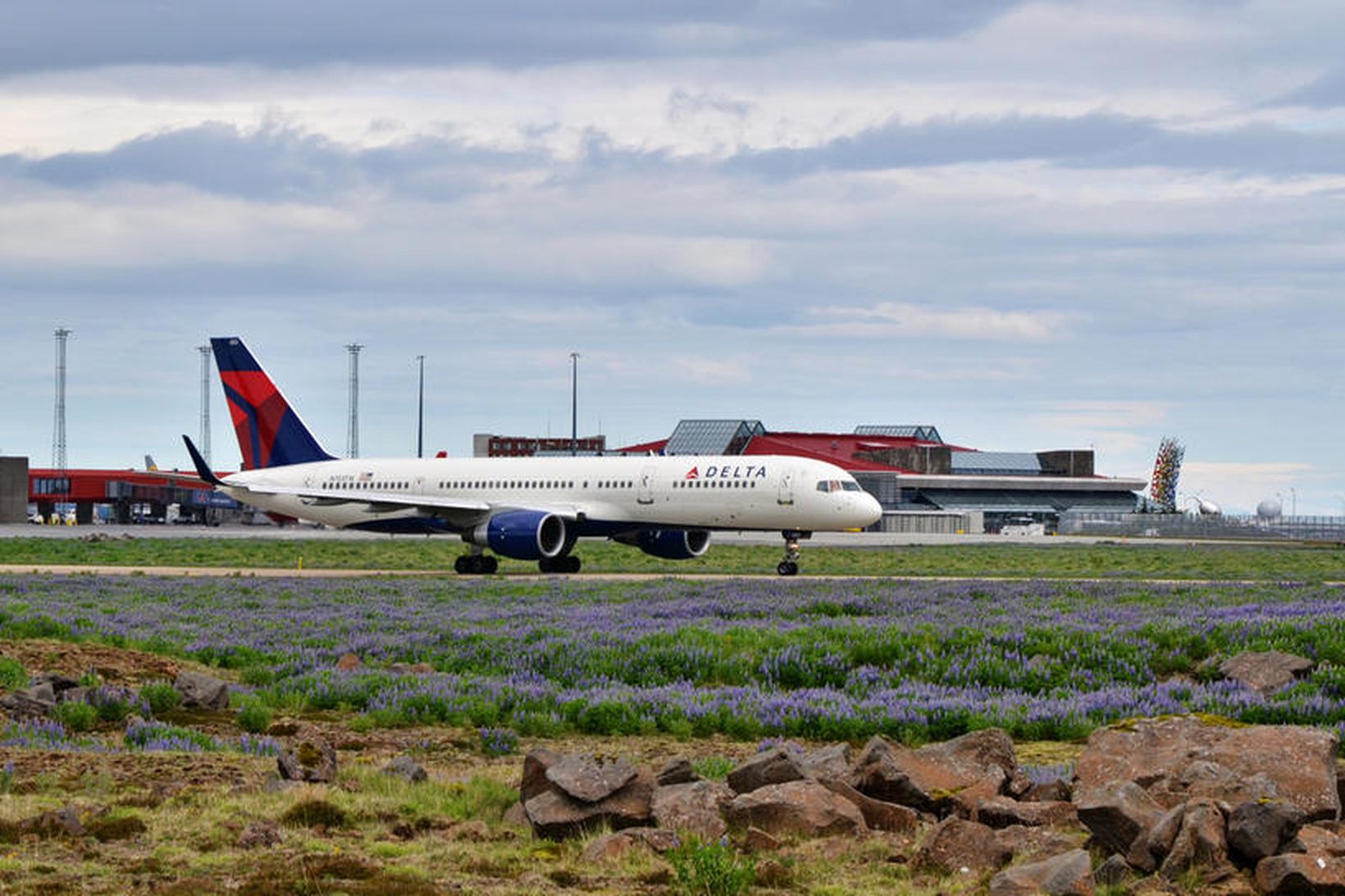 Delta Air Lines hefur ákveðið að hefja flug milli Íslands …
