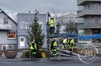 Óðinstorg skreitt og jólatré komið upp