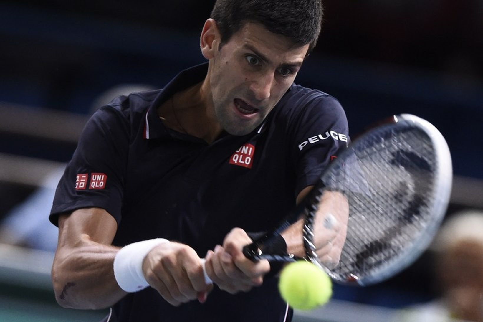 Novak Djokovic einbeittur í leiknum við Andy Murray í gærkvöldi.