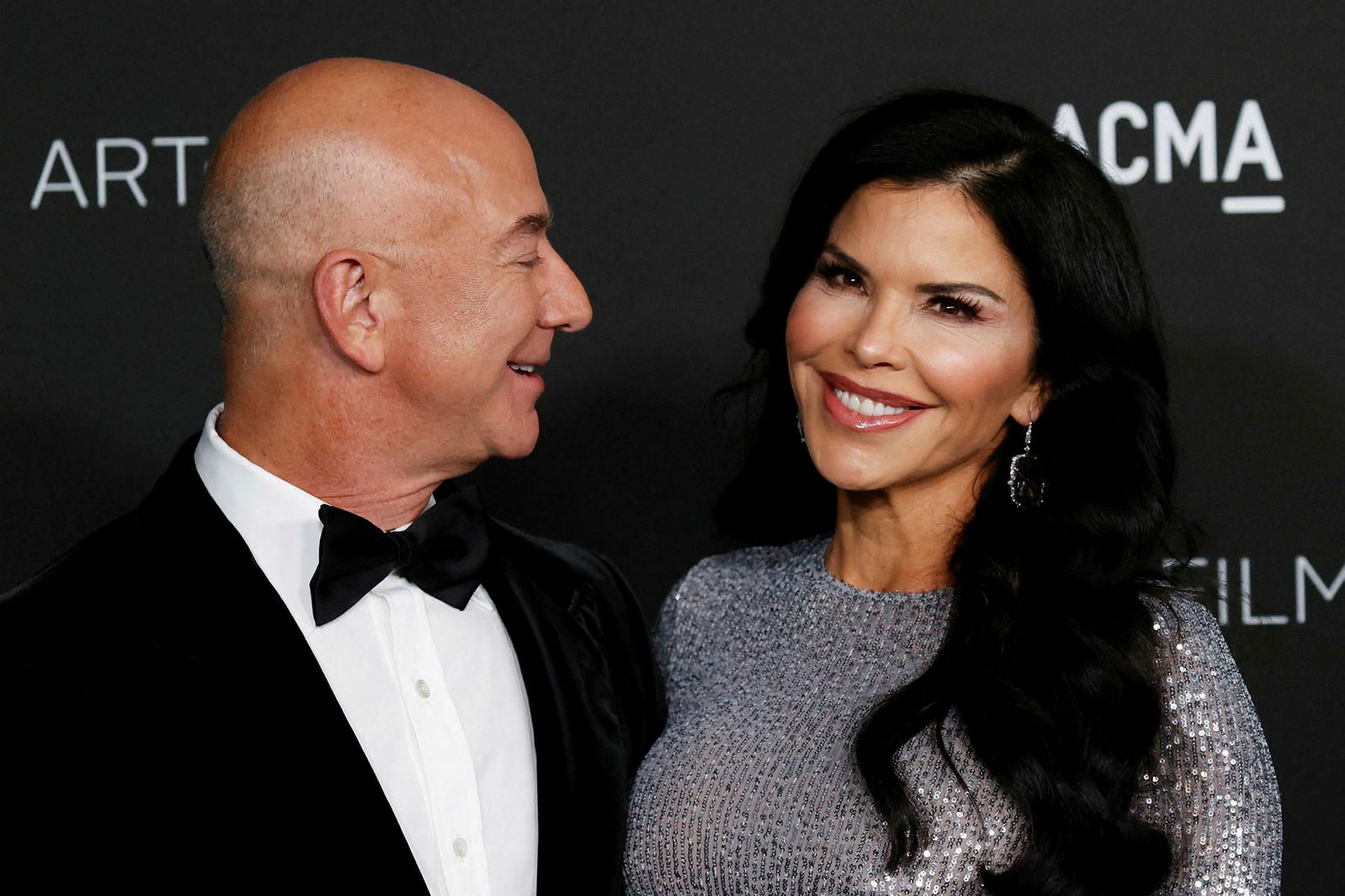 Stofnandi Amazon Jeff Bezos og fjölmiðlakonan Lauren Sanchez hittust fyrst …