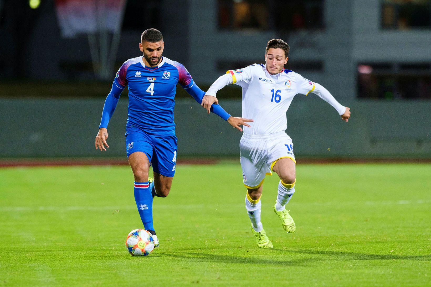 Guðlaugur Victor Pálsson í landsleik gegn Andorra.