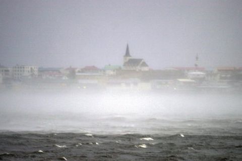 The weather in Reykjavik is currently very bad.