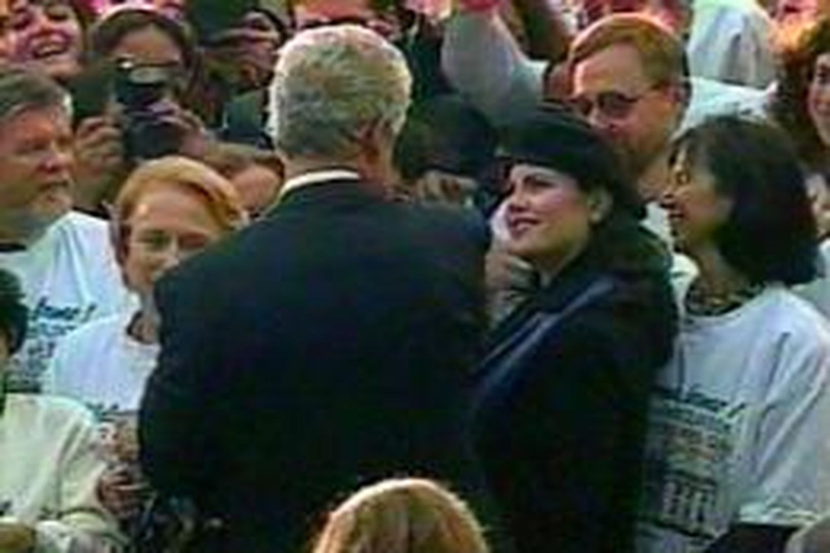 Bill Clinton ræðir við Monicu Lewinsky og aðra starfsmenn Hvíta …