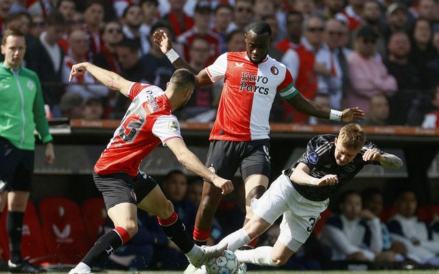 Kristian Nökkvi Hlynsson í baráttunni í leik Feyenoord og Ajax fyrr í mánuðinum.