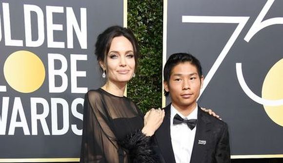 Sonur Jolie og Pitt ofurölvi á hótelbar
