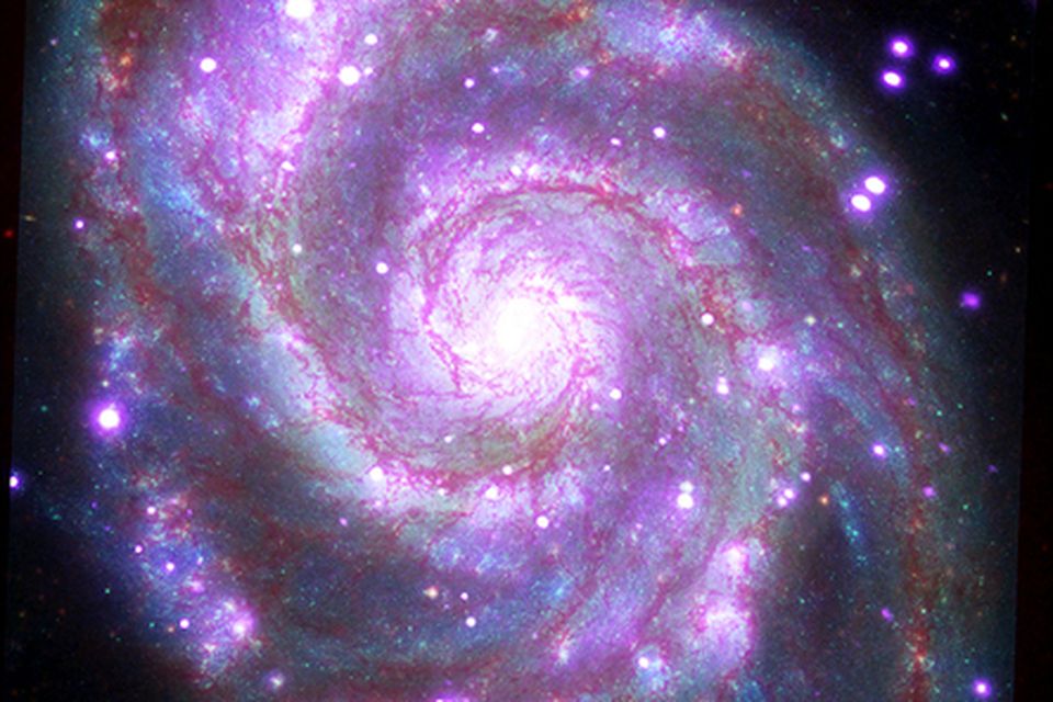 Messier 51 er þyrilstjörnuþoka eins og Vetrarbrautin okkar í um 30 milljón ljósára fjarlægð frá …