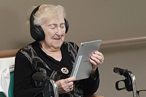 Anna Hallgrímsdóttir, enjoying the iPad.