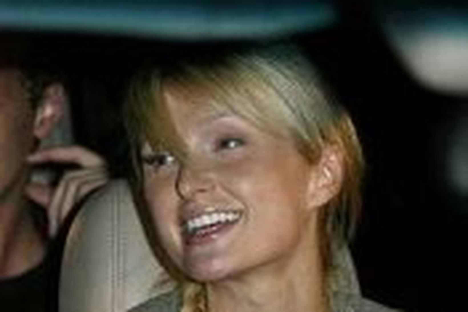 Paris Hilton yfirgefur kvennafangelsi Los Angeles sýslu í Lynwood.