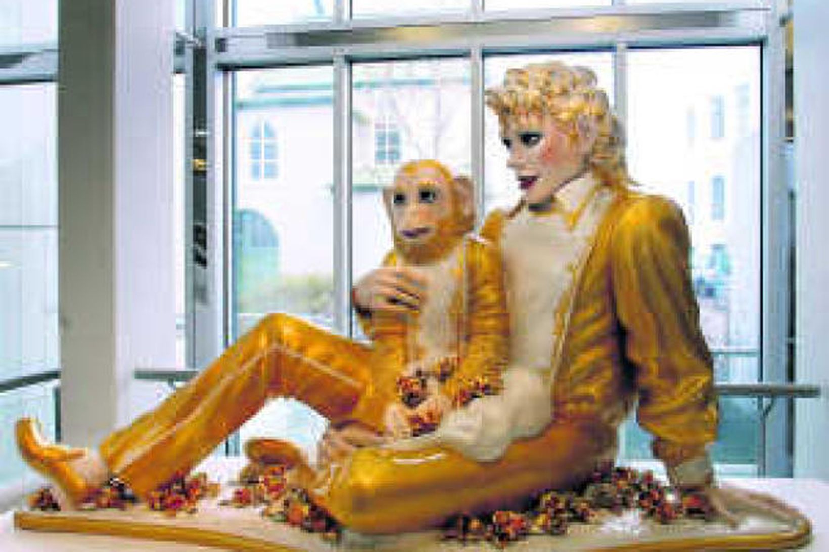 Verk Koons í Listasafni Íslands, Michael Jackson og Bubbles.