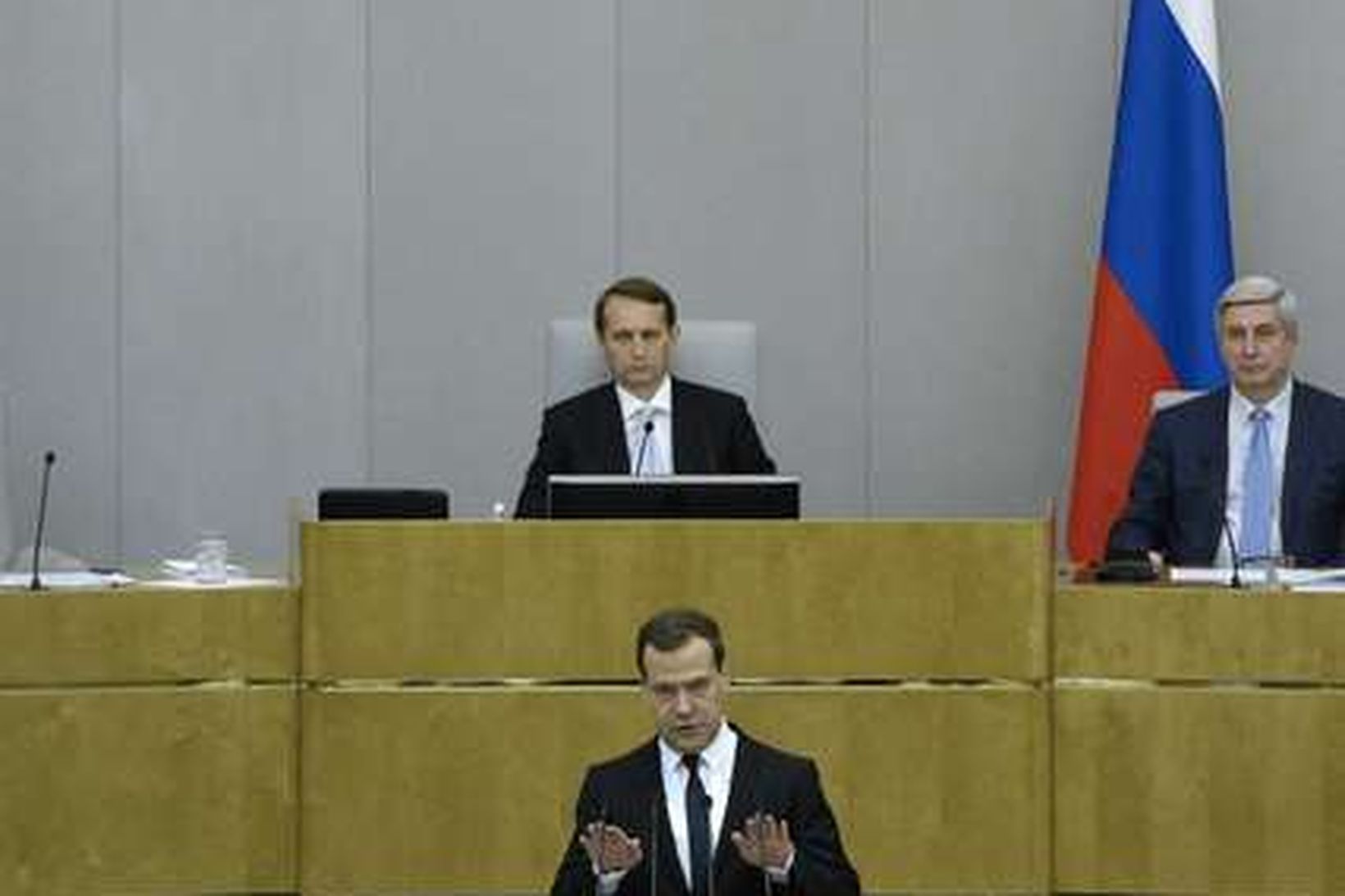 Dmitry Medvedev á rússneska þinginu í dag.