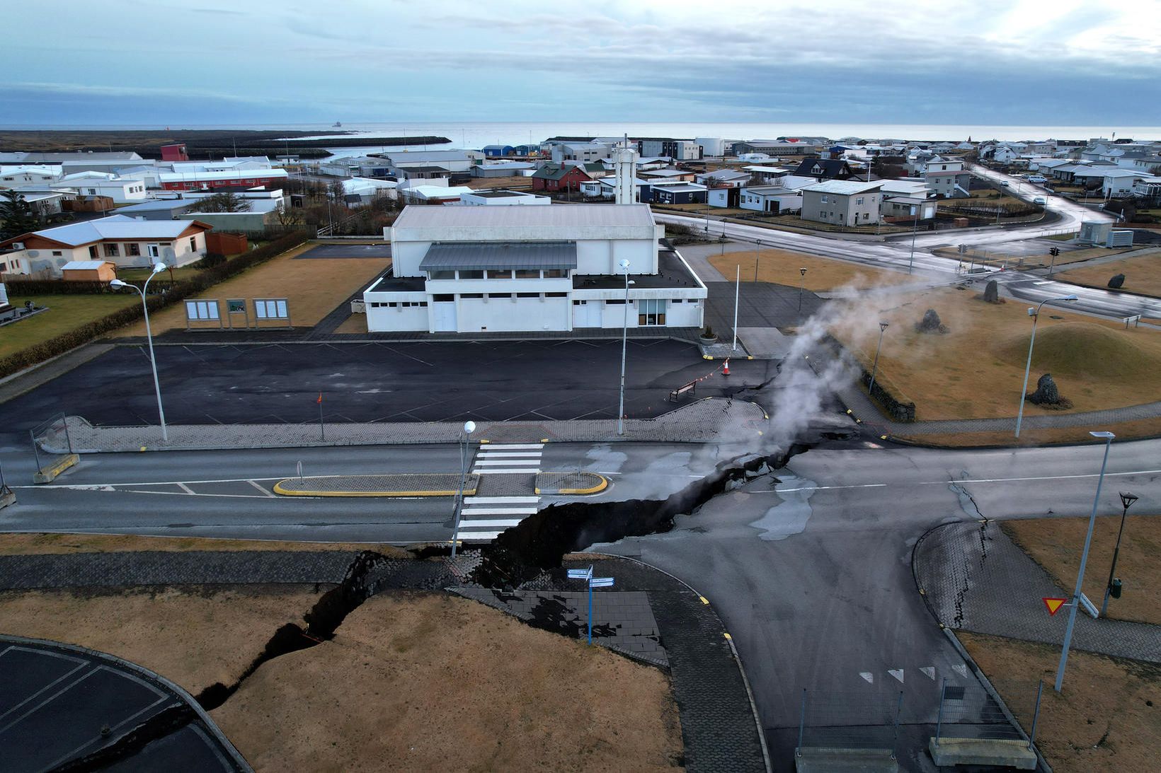 Grindvískir atvinnurekendur geta óskað eftir aðstoð í þjónustugátt sem má …