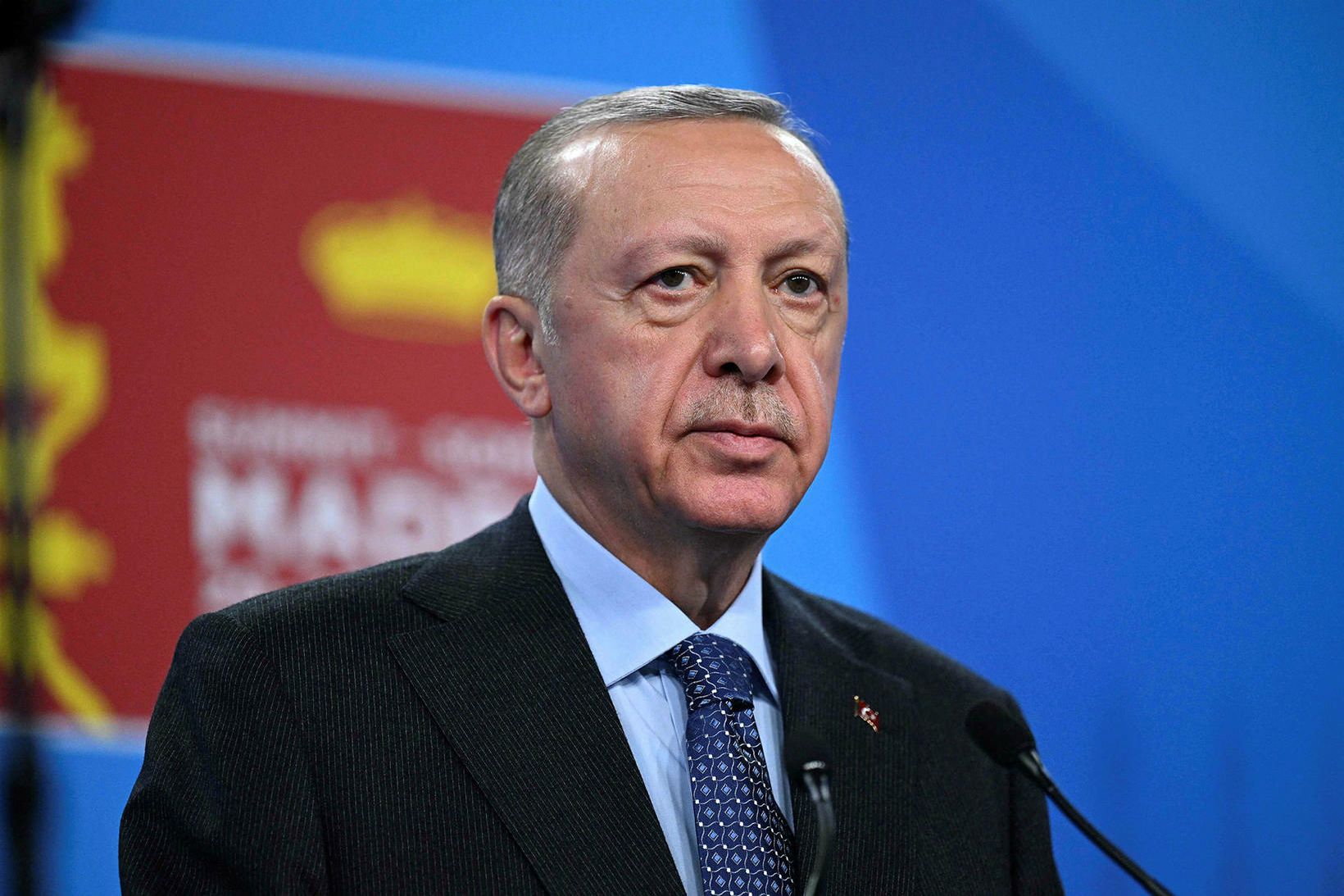 Recep Tayyip Erdogan, forseti Tyrklands, á blaðamannafundi á NATO ráðstefnunni …