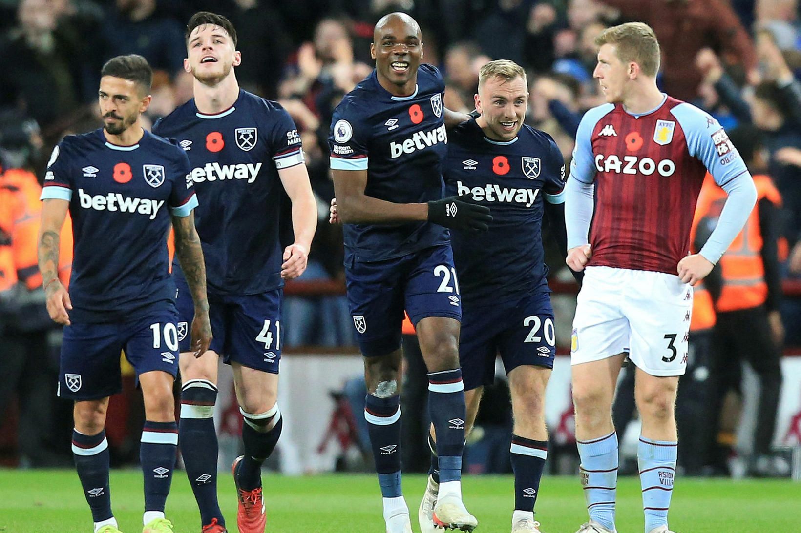 West Ham vann öruggan sigur á Aston Villa.