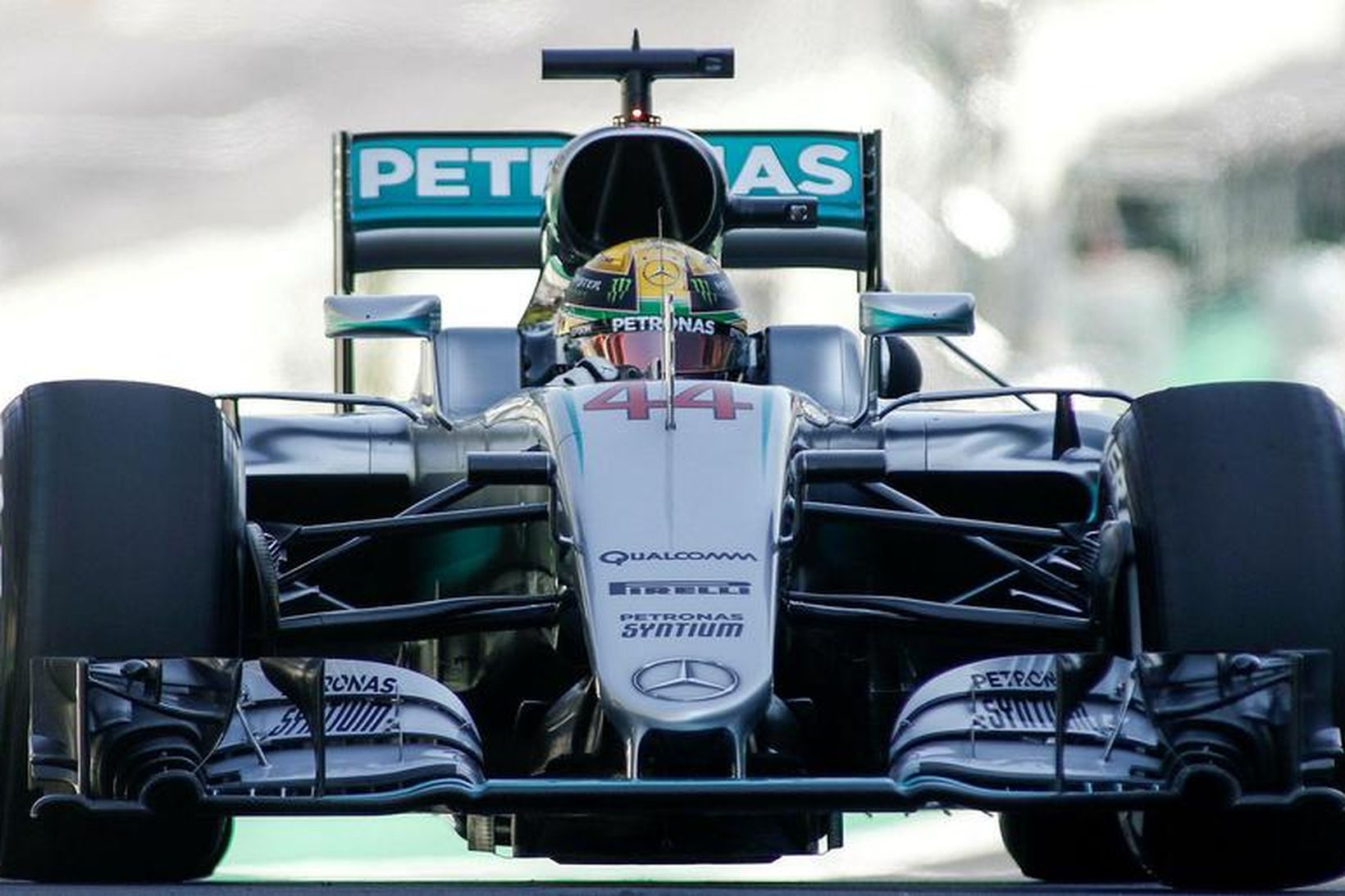 Lewis Hamilton á fyrstu æfingu helgarinnar í Sao Paulo.