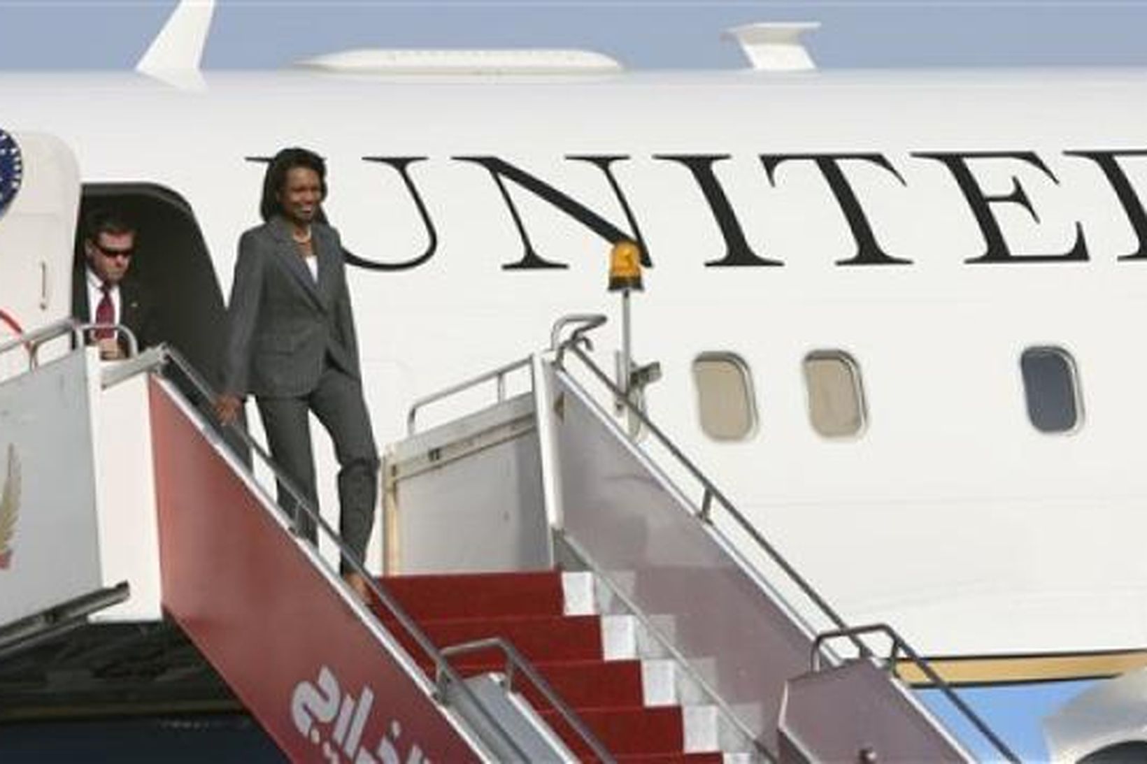 Condoleezza Rice við komuna til Líbýu í dag.
