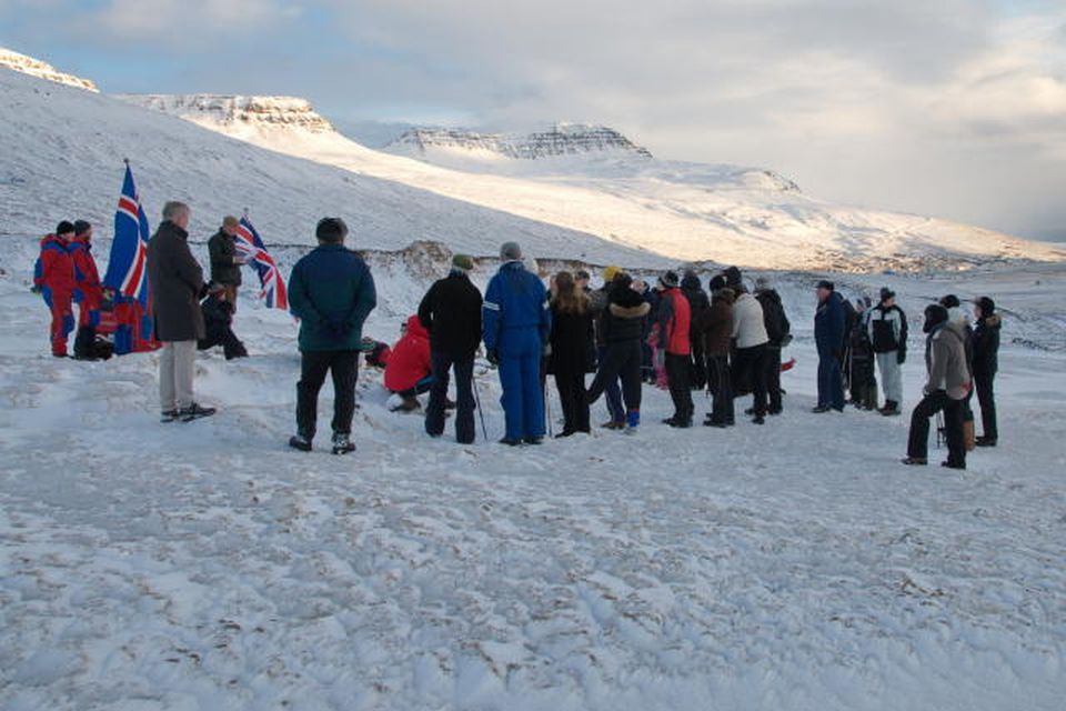 Björgunarafreks heimilisfólksins á Veturhúsum fyrir 70 árum var minnst við tóftir bæjarins í dag.