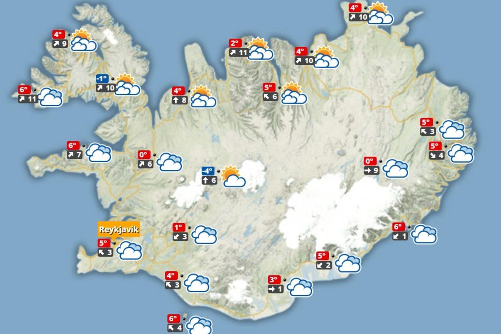 Spákortið á hádegi í dag.