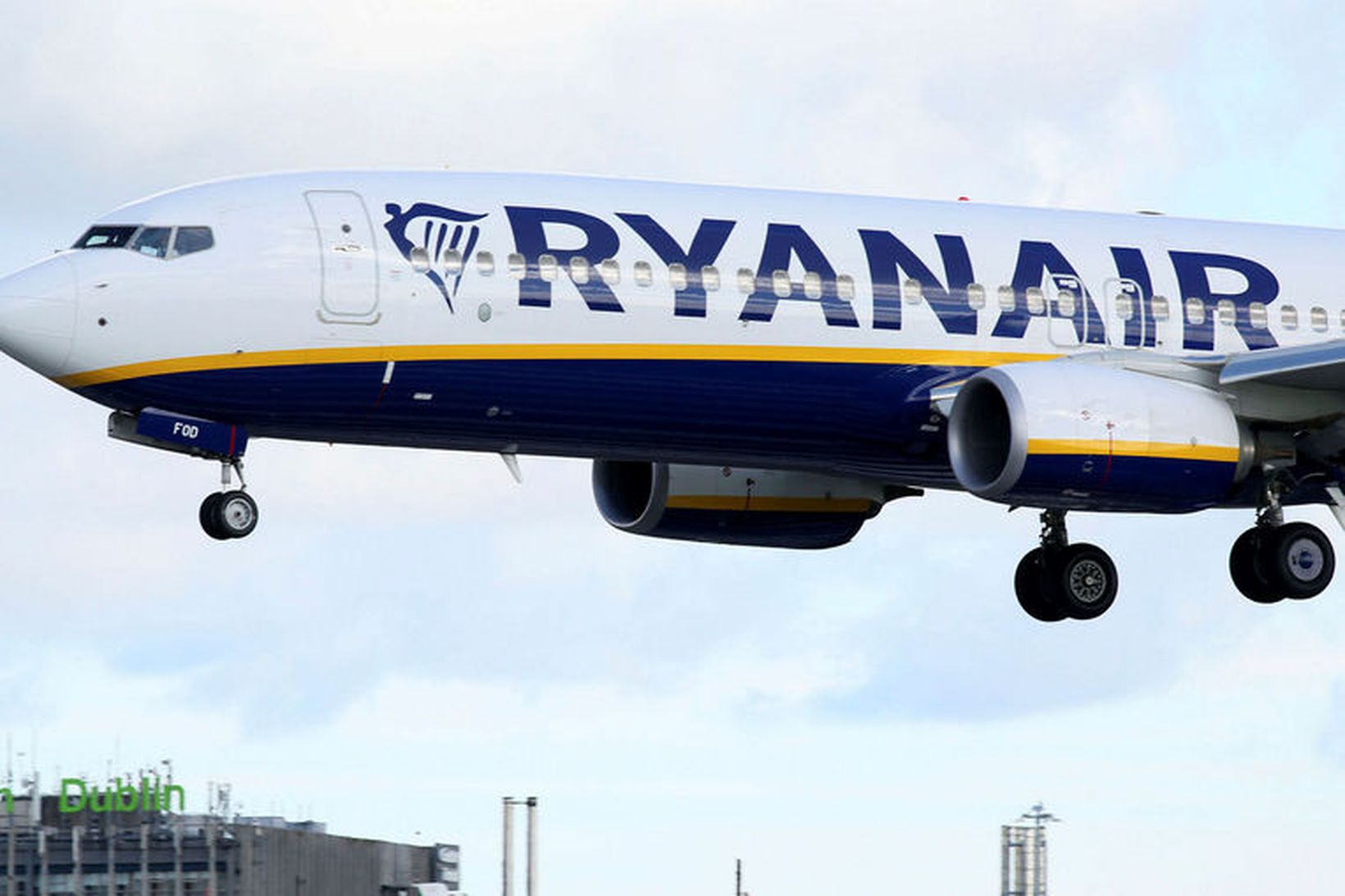 Flugvél Ryanair lendir á flugvellinum í Dublin.
