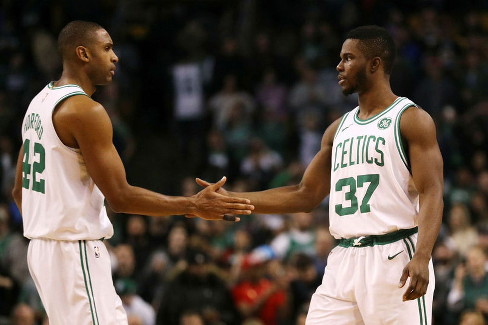 Al Horford og Semi Ojeleye fagna með Boston Celtics.