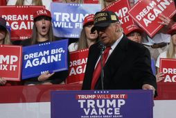 Donald Trump predicts a &#8216;landslide&#8217; election during Georgia rally