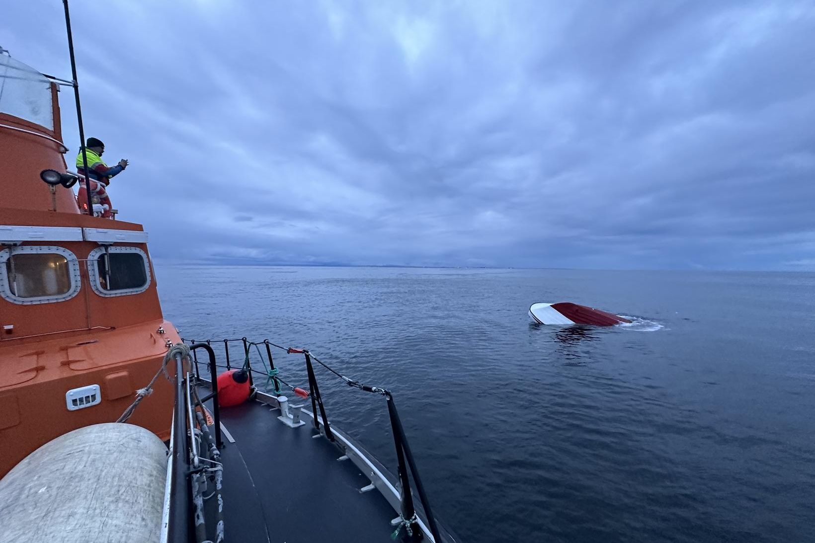 Strandveiðiskipið sökk norðvestur af Garðskaga á þriðja tímanum í nótt.