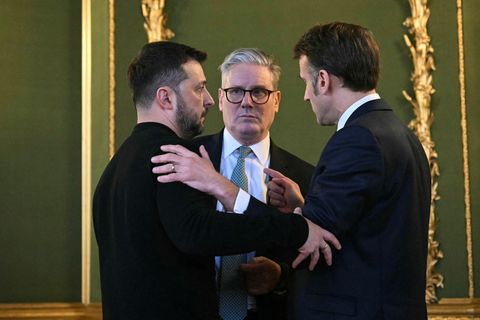 Volodimír Selenskí Úkraínuforseti, Keir Starmer forsætisráðherra Bretlands og Emmanuel Macron Frakklandsforseti eftir fundinn í Lancaster …