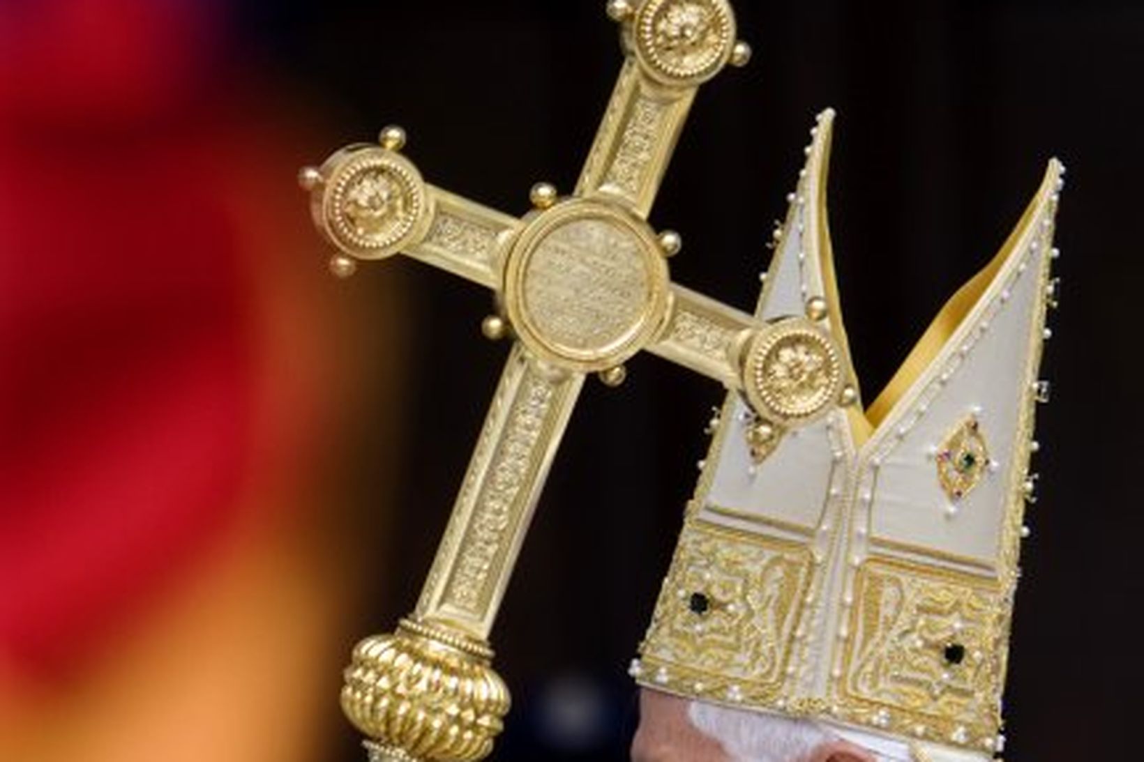 Benedict XVI við opnunarmessu synodus