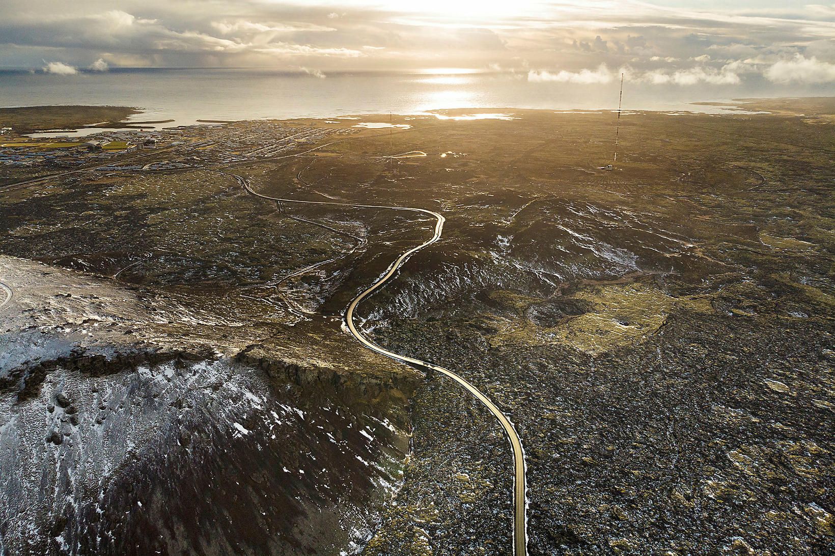 Skjálftinn var við Grindavík, en þar hefur land risið undanfarið …