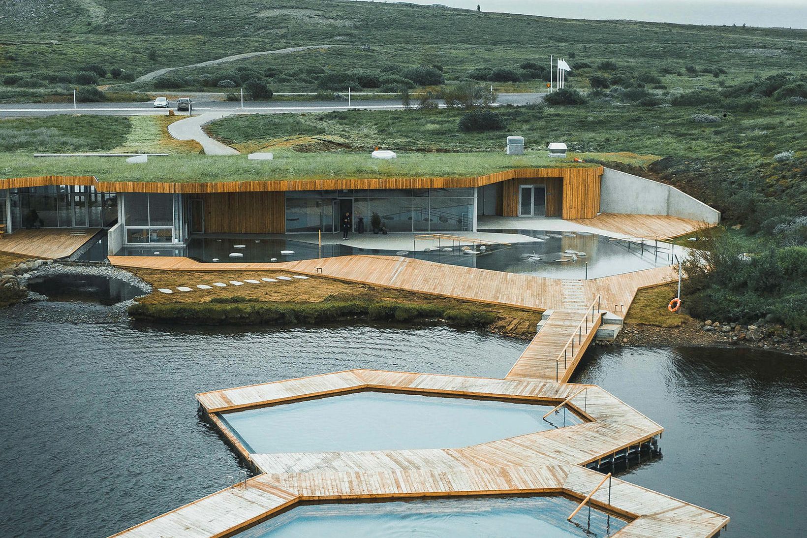 Vök Baths leggja sitt af mörkum og bjóða viðbragðsaðilum frítt …