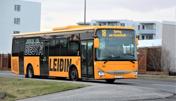 Strætó aftur af stað í hádeginu 