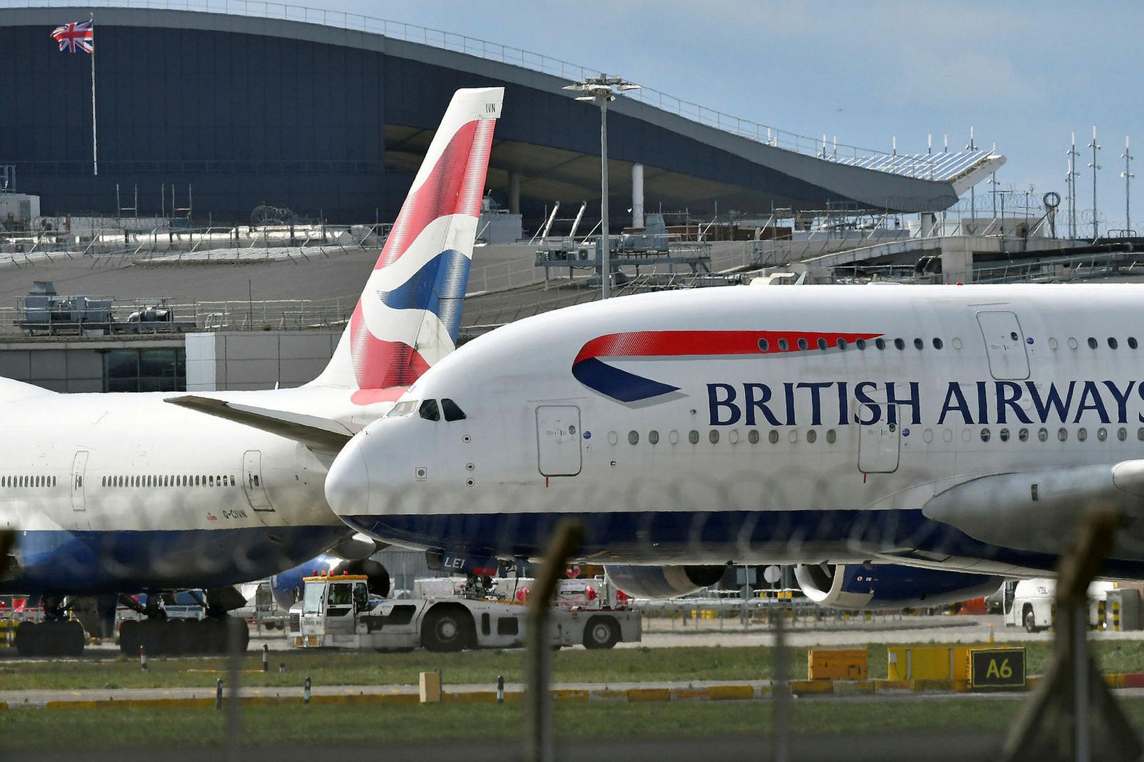Flugfélagið British Airways segir upp nánast öllu starfsfólki sínu í …