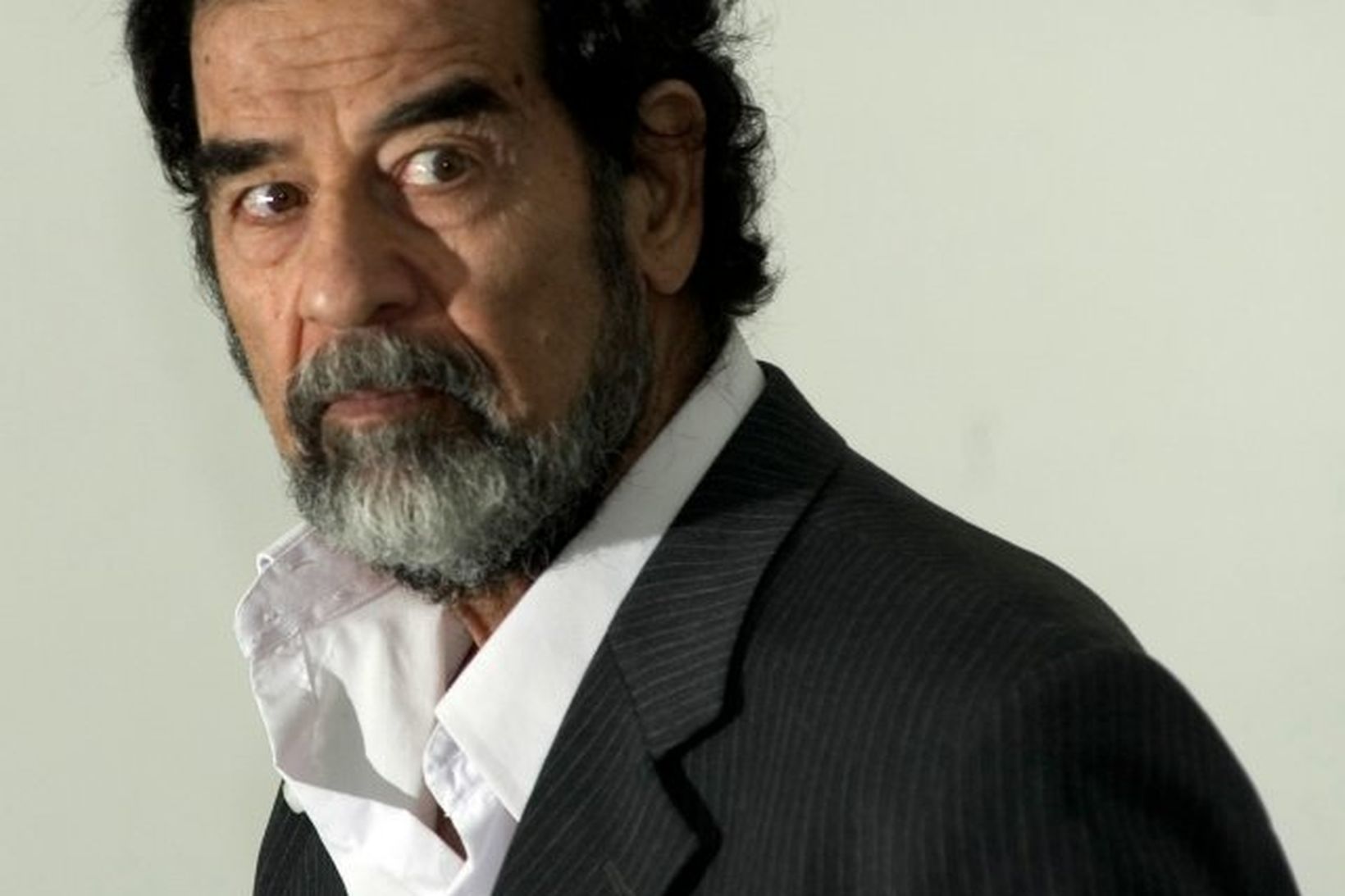 Saddam Hussein, fyrrverandi forseti Íraks, á meðan á réttarhöldum yfir …