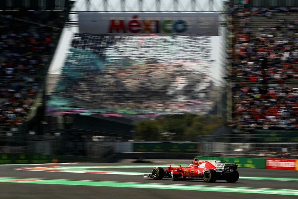 Laus skrúfa hrellti Sebastian Vettel á æfingunni í Hermanos Rodriguez brautinni í Mexíkóborg.