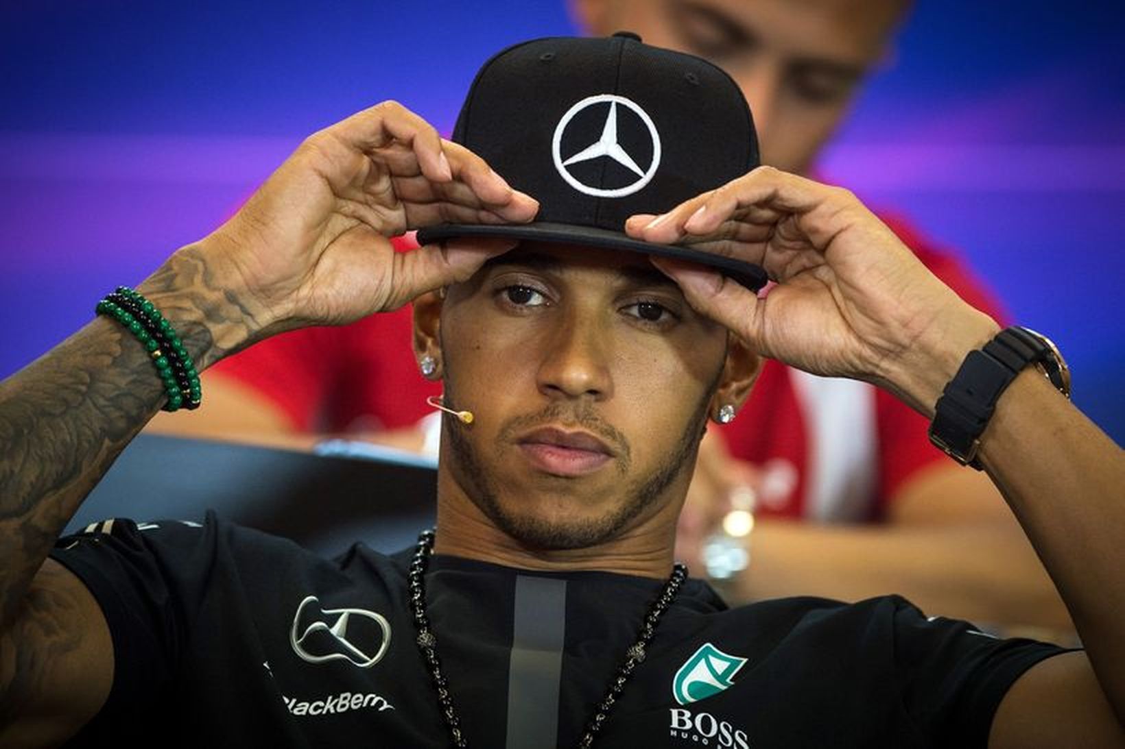 Lewis Hamilton var látinn fjarlægja myndbandið umdeilda. Hér er hann …