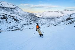 Það sem er einstakt við Austurland Freeride Festival er fjallaskíðamennskan og snjóbretti utan troðinna slóða.