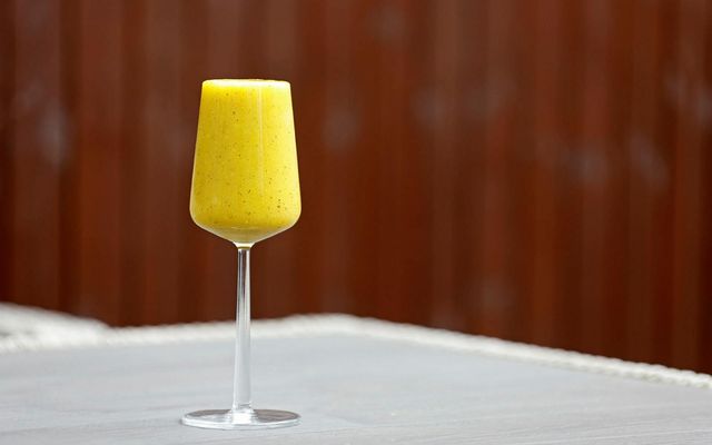 Unnur Pálmarsdóttir gerði þennan girnilega sumardrykk þar sem mangó og kiwi er í forgrunni.