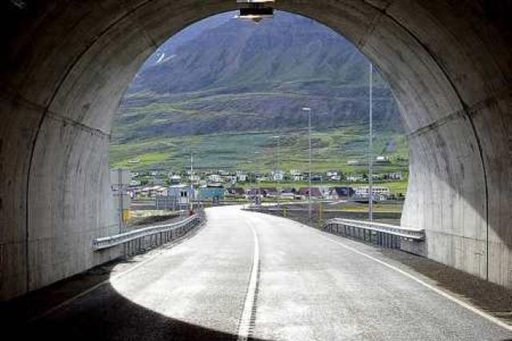 57% fleiri bílar fóru um Héðinsfjarðargöng á síðasta ári en …
